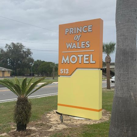 Prince Of Wales Motel Лейк Уелс Екстериор снимка