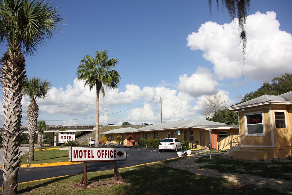 Prince Of Wales Motel Лейк Уелс Екстериор снимка