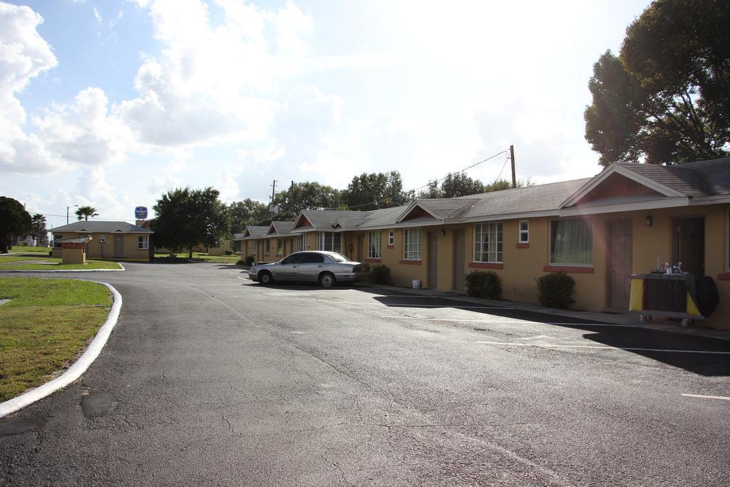 Prince Of Wales Motel Лейк Уелс Екстериор снимка