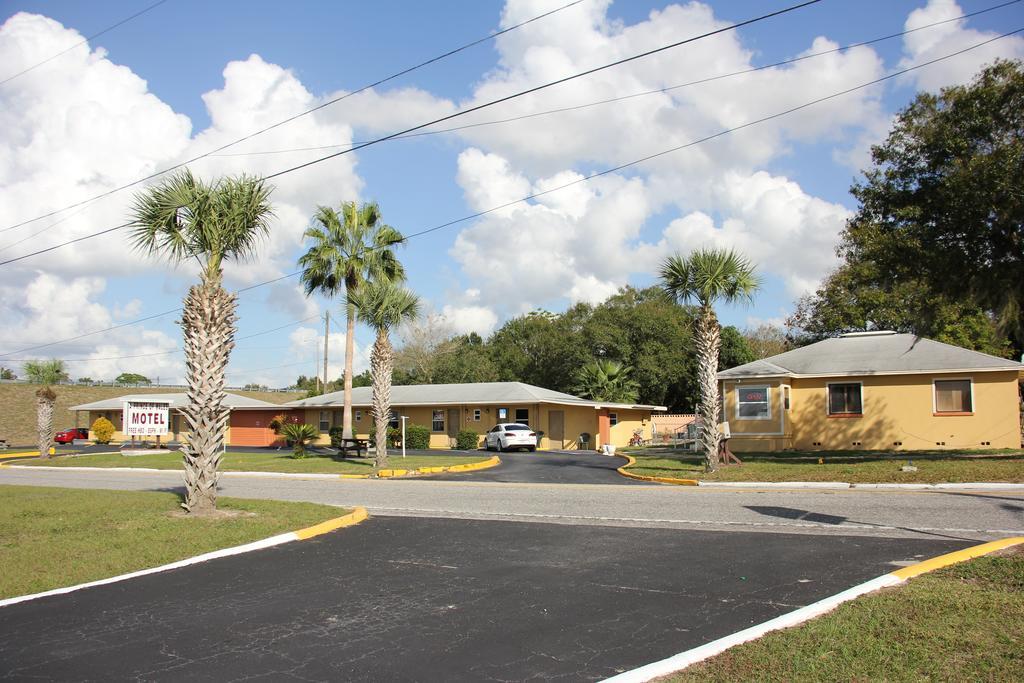 Prince Of Wales Motel Лейк Уелс Екстериор снимка