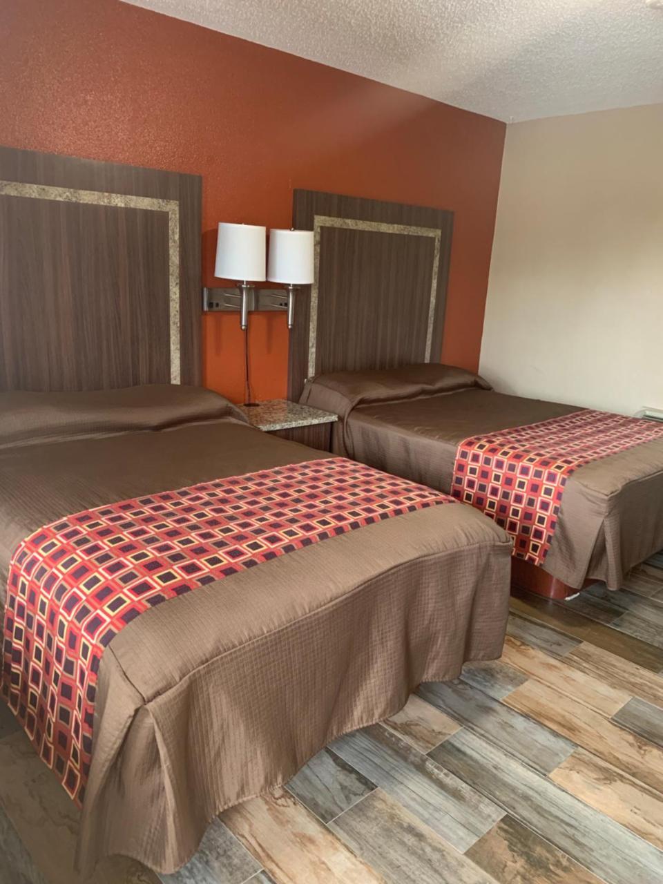 Prince Of Wales Motel Лейк Уелс Екстериор снимка